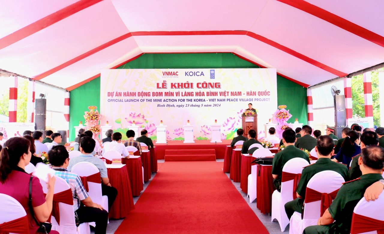 At the launching ceremony. Photo: 