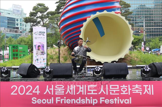 Phở, nem rán Việt Nam gây ấn tượng ở Lễ hội Hữu nghị Seoul 2024 Chú thích ảnh