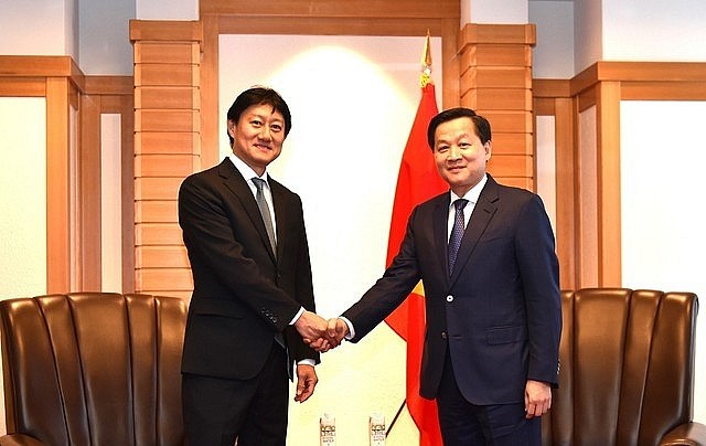 Vietnamese Deputy PM Le Minh Khai (R) and MOECO CEO Hidenori Harada (Photo: VGP) Vietnamese Deputy PM Le Minh Khai (R) and MOECO CEO Hidenori Harada (Photo: VGP)