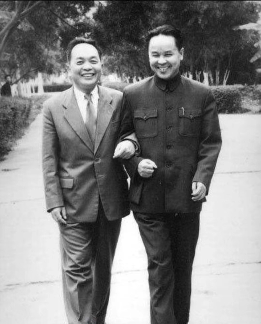 Đại tướng Võ Nguyên Giáp và Thượng tướng Vi Quốc Thanh những năm 1960. Đại tướng Võ Nguyên Giáp và Thượng tướng Vi Quốc Thanh những năm 1960.
