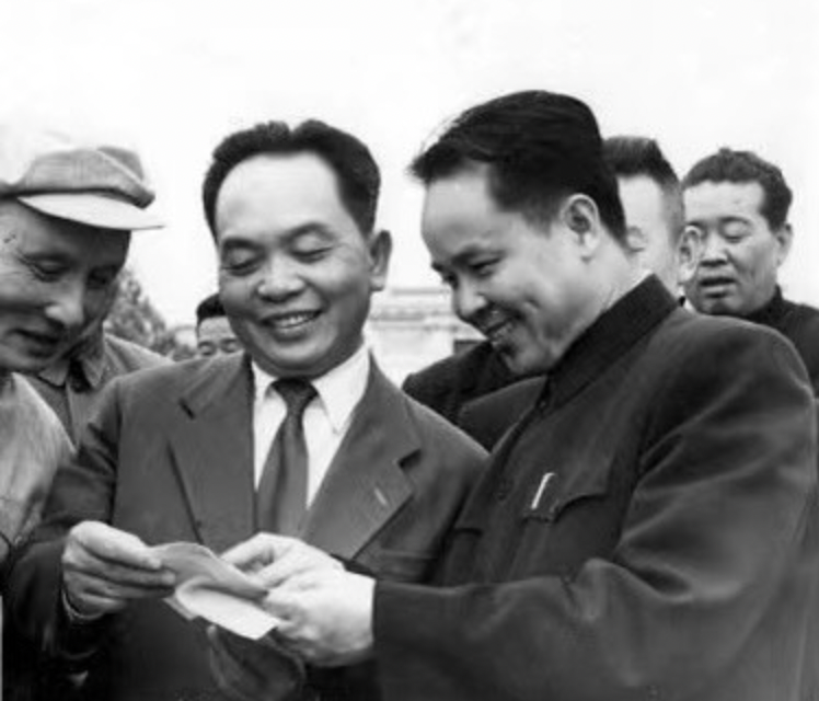 Chùm ảnh quý: Trưởng đoàn cố vấn quân sự Trung Quốc Vi Quôc Thanh với Việt Nam Chùm ảnh quý: Trưởng đoàn cố vấn quân sự Trung Quốc Vi Quôc Thanh với Việt Nam
