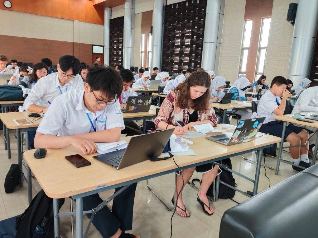 All 8 Vietnamese Students Win Medals at 2024 IAPhO All 8 Vietnamese Students Win Medals at 2024 IAPhO