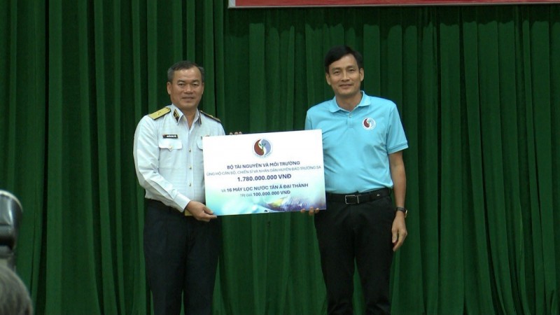 Tân Á Đại Thành “gửi ân tình” đến Trường Sa Tân Á Đại Thành “gửi ân tình” đến Trường Sa