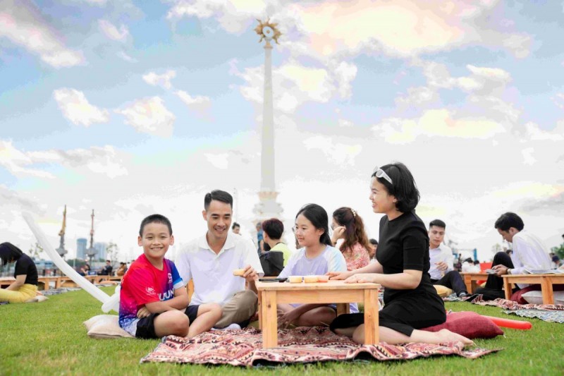 Giới trẻ “ra ngóng vào trông” chờ hội ngộ dàn sao khủng sắp đổ bộ đảo Vũ Yên ngày 1/6 Giới trẻ “ra ngóng vào trông” chờ hội ngộ dàn sao khủng sắp đổ bộ đảo Vũ Yên ngày 1/6