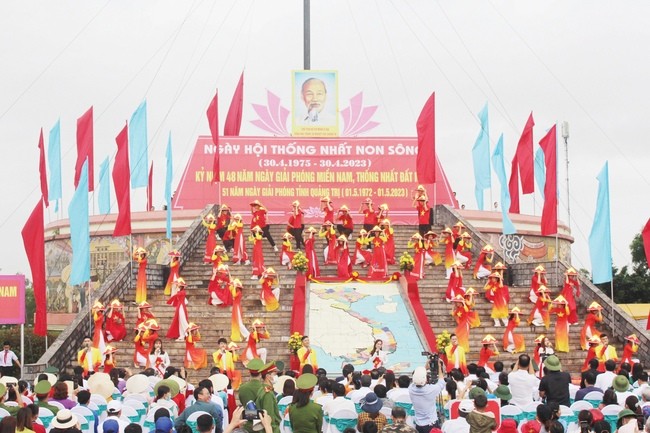 Tại Di tích lịch sử quốc gia đặc biệt Đôi bờ Hiền Lương-Bến Hải sẽ diễn ra khai mạc Lễ hội Vì Hòa bình vào đêm 6/7/2024 Tại Di tích lịch sử quốc gia đặc biệt Đôi bờ Hiền Lương-Bến Hải sẽ diễn ra khai mạc Lễ hội Vì Hòa bình vào đêm 6/7/2024