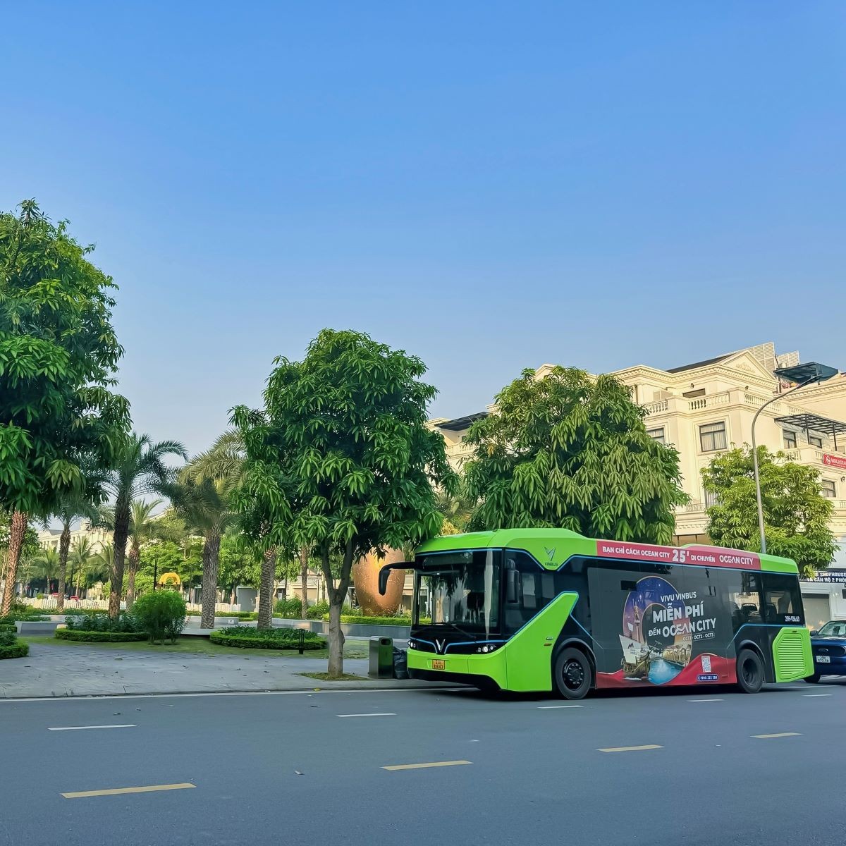 Việc di chuyển tới Vinhomes Royal Island ngày càng dễ dàng, tiện lợi Việc di chuyển tới Vinhomes Royal Island ngày càng dễ dàng, tiện lợi