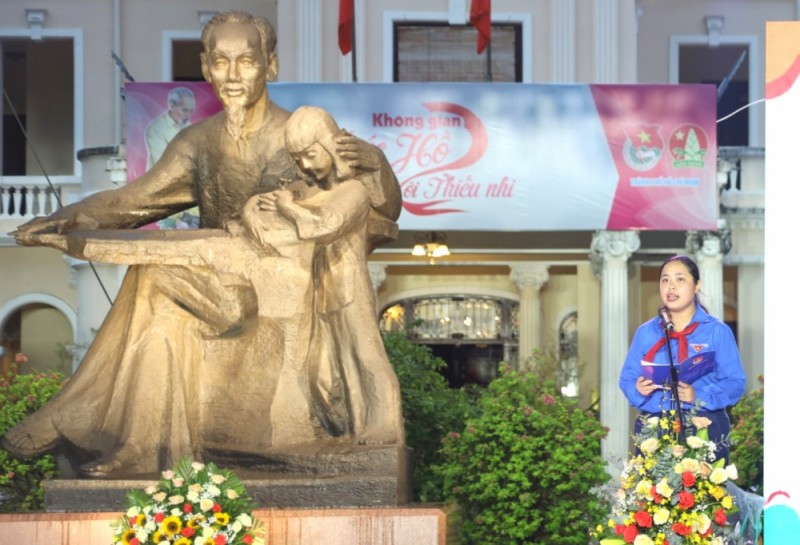 Chủ tịch Hội đồng Đội TPHCM Trịnh Thị Hiền Trân phát biểu khai mạc lễ hội - Ảnh: Nhà Thiếu nhi TPHCM Chủ tịch Hội đồng Đội TPHCM Trịnh Thị Hiền Trân phát biểu khai mạc lễ hội - Ảnh: Nhà Thiếu nhi TPHCM
