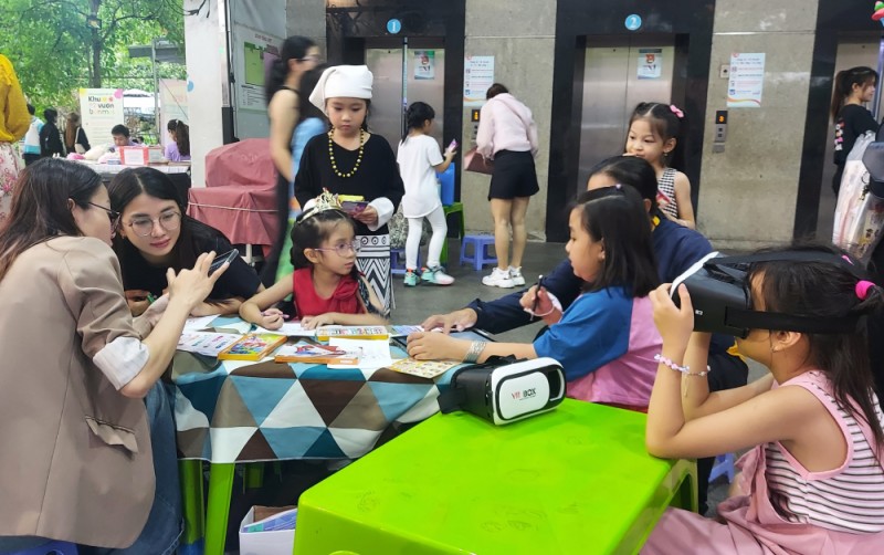 Nhiều hoạt động trải nghiệm, kết nối các bé và phụ huynh tại lễ hội. Nhiều hoạt động trải nghiệm, kết nối các bé và phụ huynh tại lễ hội.