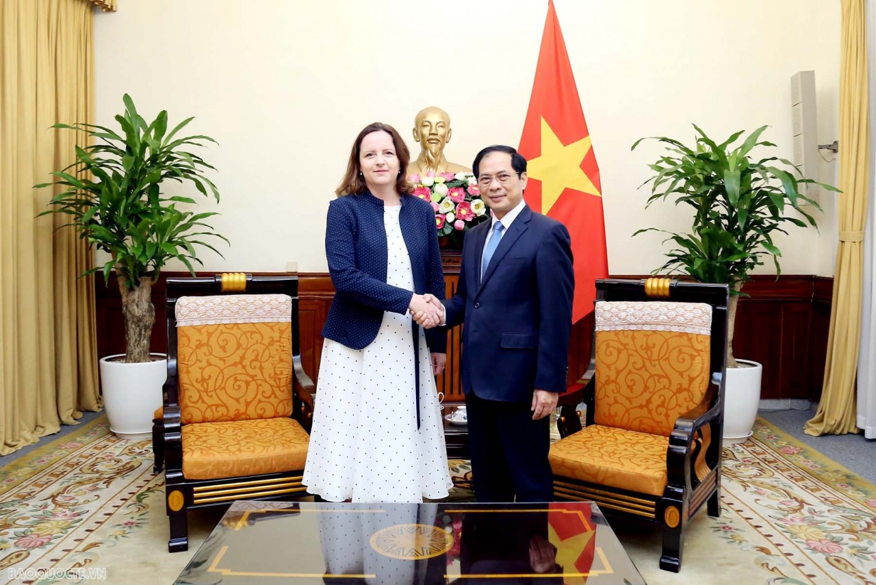 Visiting Polish Diplomat Falls in Love with Vietnam Visiting Polish Diplomat Falls in Love with Vietnam