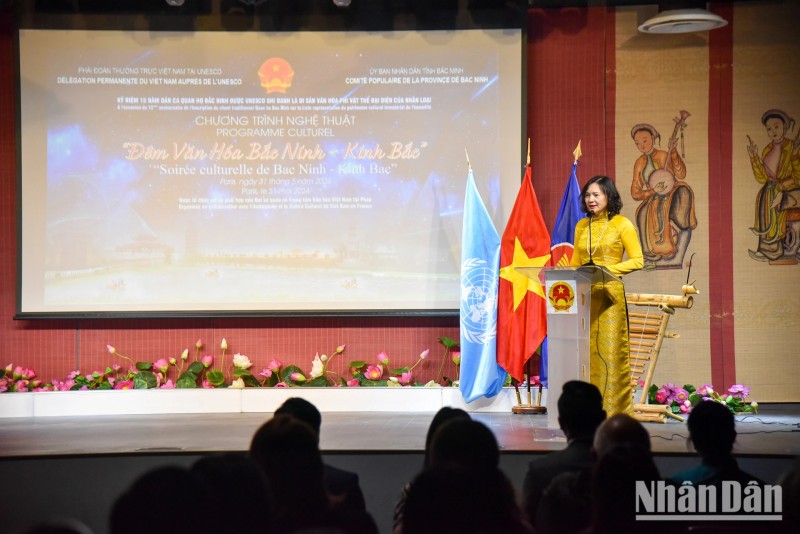 Những hình ảnh ấn tượng trong “Đêm Văn hoá Bắc Ninh - Kinh Bắc” tại Pháp “Đêm Văn hóa Bắc Ninh Kinh Bắc” đầy màu sắc tại Paris
