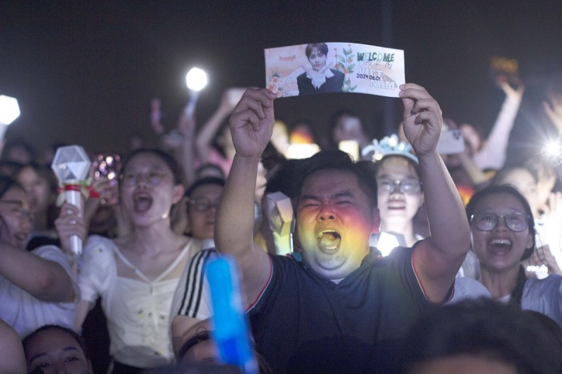 Idol XIUMIN cùng 100.000 khán giả “phá đảo” điểm đến quốc tế mới Vũ Yên Idol XIUMIN cùng 100.000 khán giả “phá đảo” điểm đến quốc tế mới Vũ Yên