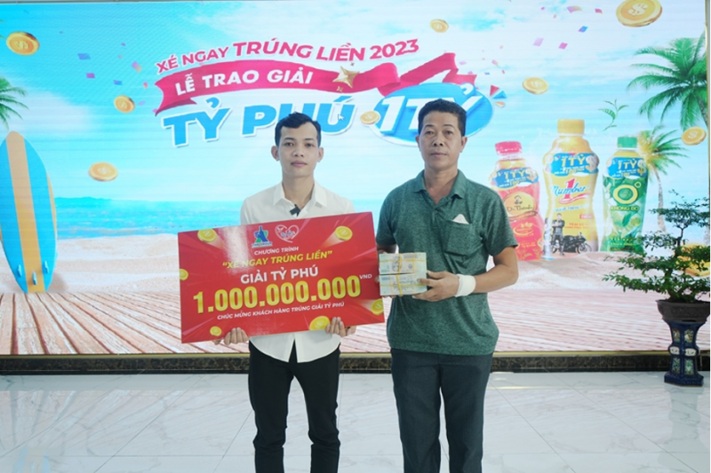 Anh Nguyễn Hoàng Em may mắn trúng giải 1 tỷ đồng năm 2023 sau khi uống nước tăng lực Number 1. Anh Nguyễn Hoàng Em may mắn trúng giải 1 tỷ đồng năm 2023 sau khi uống nước tăng lực Number 1.