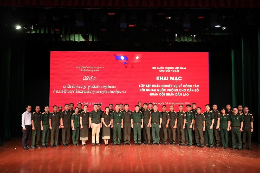 Cán bộ Quân đội nhân dân Lào được tập huấn Cán bộ Quân đội nhân dân Lào được tập huấn