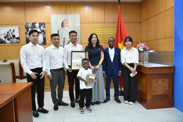 Quang Linh Vlogs và Quang Linh Vlogs và