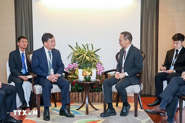 Deputy Minister Hoang Xuan Chien at the meeting with Permanent Secretary of the Singaporean Ministry of National Defense Chan Heng Kee. Photo: VNA Deputy Minister Hoang Xuan Chien at the meeting with Permanent Secretary of the Singaporean Ministry of National Defense Chan Heng Kee. Photo: VNA