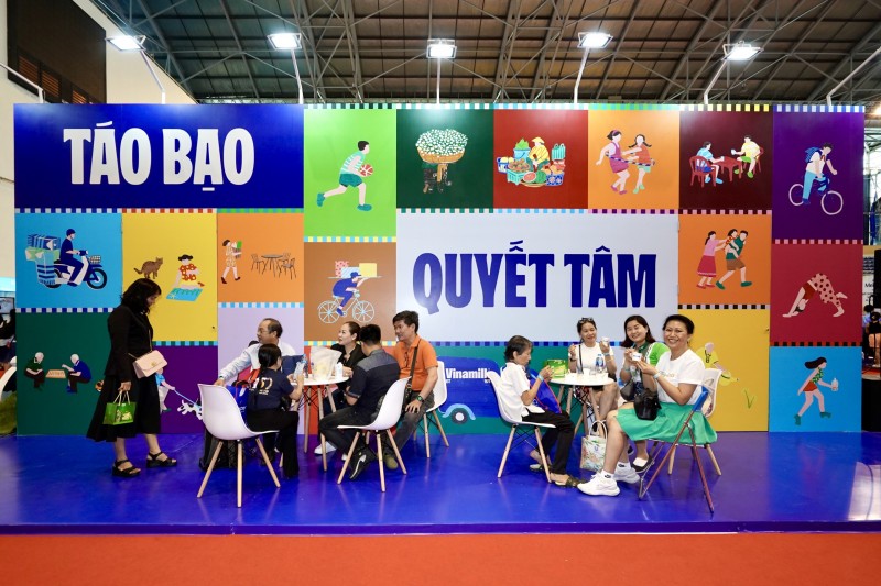 Không gian rực rỡ sắc màu của Vinamilk tại Triển lãm.