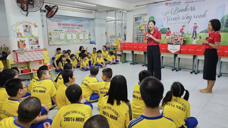 Là một trong các ngân hàng có bề dày trong xây dựng văn hóa doanh nghiệp, SeABank đặc biệt phát triển văn hóa giúp đỡ, hỗ trợ những hoàn cảnh yếu thế trong xã hội. Là một trong các ngân hàng có bề dày trong xây dựng văn hóa doanh nghiệp, SeABank đặc biệt phát triển văn hóa giúp đỡ, hỗ trợ những hoàn cảnh yếu thế trong xã hội.