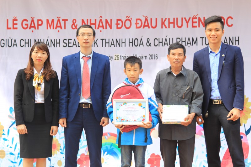 Quỹ khuyến học Ươm mầm Ước mơ của Ngân hàng đã và đang nâng bước hơn 200 em học sinh nghèo hiếu học vươn tới ước mơ, trở thành công dân có ích cho xã hội. Quỹ khuyến học Ươm mầm Ước mơ của Ngân hàng đã và đang nâng bước hơn 200 em học sinh nghèo hiếu học vươn tới ước mơ, trở thành công dân có ích cho xã hội.