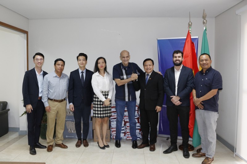 Vietnamese Embassy Aids Brazilian Flood-hit State Vietnamese Embassy Aids Brazilian Flood-hit State