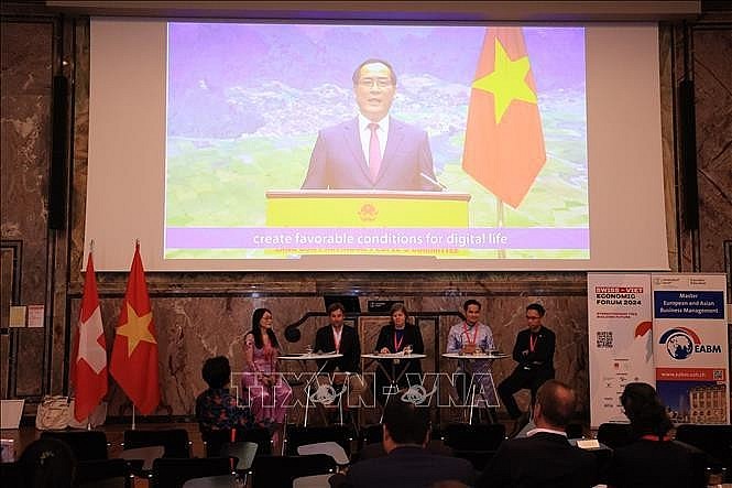 Duong Xuan Huyen, Permanent Vice Chairman of the Lang Son provincial People's Committee, delivering a speech on startup investment (Photo: VNA) Duong Xuan Huyen, Permanent Vice Chairman of the Lang Son provincial People's Committee, delivering a speech on startup investment (Photo: VNA)