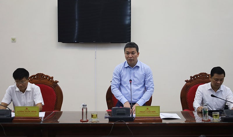 Đồng chí Chủ tịch Liên hiệp các tổ chức hữu nghị Việt Nam Phan Anh Sơn phát biểu tại buổi làm việc. Đồng chí Chủ tịch Liên hiệp các tổ chức hữu nghị Việt Nam Phan Anh Sơn phát biểu tại buổi làm việc.