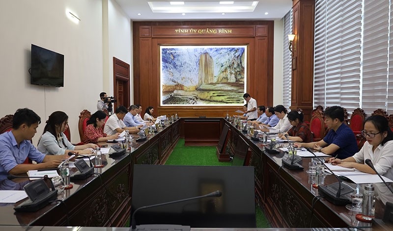 Quang cảnh buổi làm việc. Quang cảnh buổi làm việc.