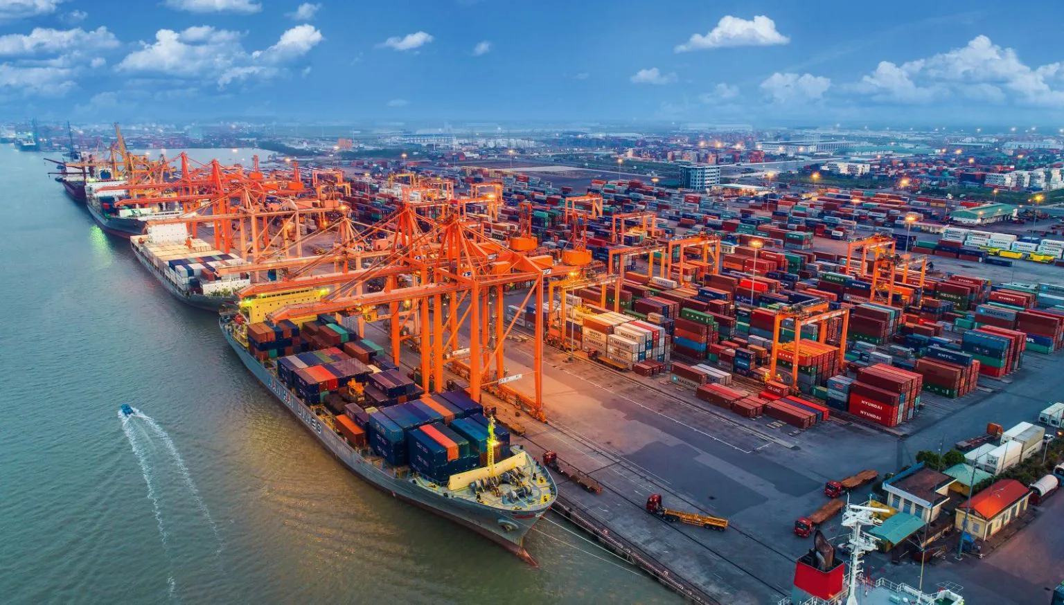 Cụm cảng Cái Mép lọt top 7 cảng container hiệu quả nhất thế giới- Ảnh 2. Cụm cảng Cái Mép lọt top 7 cảng container hiệu quả nhất thế giới- Ảnh 2.