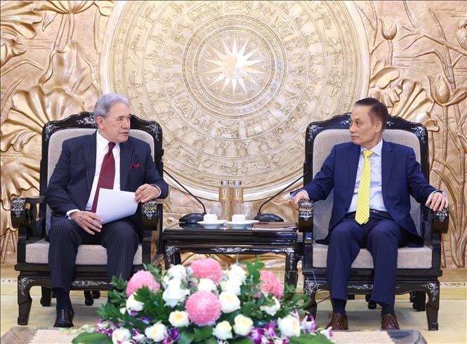 Trưởng Ban Đối ngoại Trung ương Lê Hoài Trung tiếp Phó Thủ tướng, Bộ trưởng Ngoại giao New Zealand Winston Peters. Ảnh: Phương Hoa/TTXVN Trưởng Ban Đối ngoại Trung ương Lê Hoài Trung tiếp Phó Thủ tướng, Bộ trưởng Ngoại giao New Zealand Winston Peters. Ảnh: Phương Hoa/TTXVN