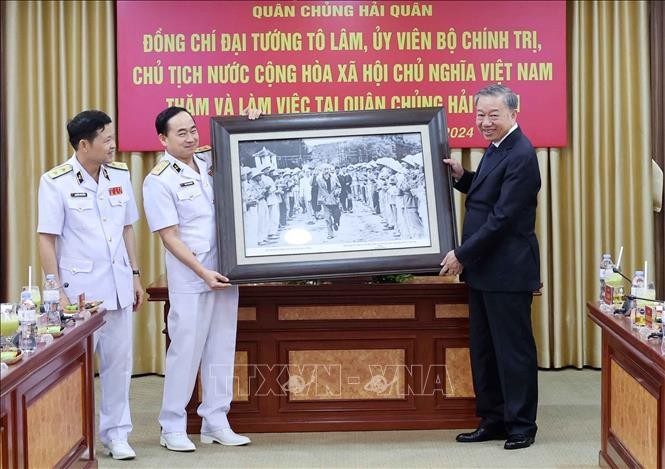 Chủ tịch nước Tô Lâm thăm Quân chủng Hải quân Chủ tịch nước Tô Lâm thăm Quân chủng Hải quân