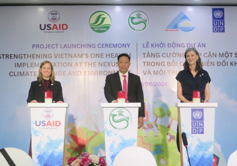 Khởi động dự án “Tăng cường tiếp cận một sức khỏe trong bối cảnh biến đổi khí hậu và môi trường” tại Cần Thơ Khởi động dự án “Tăng cường tiếp cận một sức khỏe trong bối cảnh biến đổi khí hậu và môi trường” tại Cần Thơ