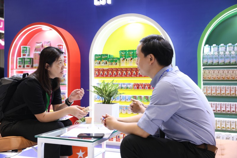 Vinamilk và nhiều nhà mua hàng, chuỗi phân phối lớn đã gặp gỡ 1:1 để tìm kiếm các cơ hội giao thương. Vinamilk và nhiều nhà mua hàng, chuỗi phân phối lớn đã gặp gỡ 1:1 để tìm kiếm các cơ hội giao thương.