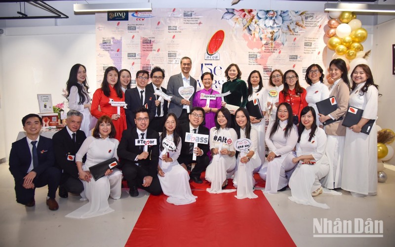 Hành trình 15 năm ngân vang những bản hùng ca cách mạng trên đất Pháp