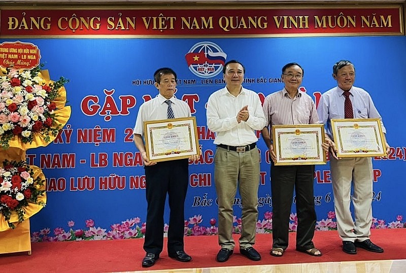 Hội hữu nghị Việt Nam - Liên bang Nga tỉnh Bắc Giang kỷ niệm 25 năm thành lập Hội hữu nghị Việt Nam - Liên bang Nga tỉnh Bắc Giang kỷ niệm 25 năm thành lập