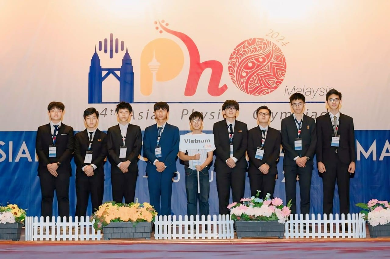 Vietnamese Students Earn 8 Medals at Asian Physics Olympiad Vietnamese Students Earn 8 Medals at Asian Physics Olympiad