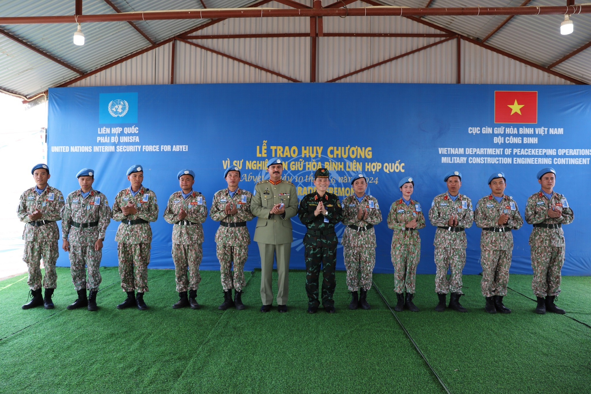 Trung tướng Phạm Trường Sơn và Chuẩn tướng Ameer Muhammad Umrani Trung tướng Phạm Trường Sơn và Chuẩn tướng Ameer Muhammad Umrani