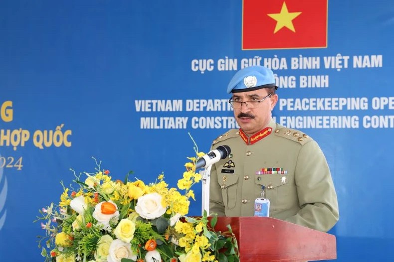 Chuẩn tướng Ameer Muhammad Umrani, Quyền trưởng Phái bộ kiêm Tư lệnh Lực lượng Quân sự Phái bộ UNISFA phát biểu tại buổi lễ. Chuẩn tướng Ameer Muhammad Umrani, Quyền trưởng Phái bộ kiêm Tư lệnh Lực lượng Quân sự Phái bộ UNISFA phát biểu tại buổi lễ.