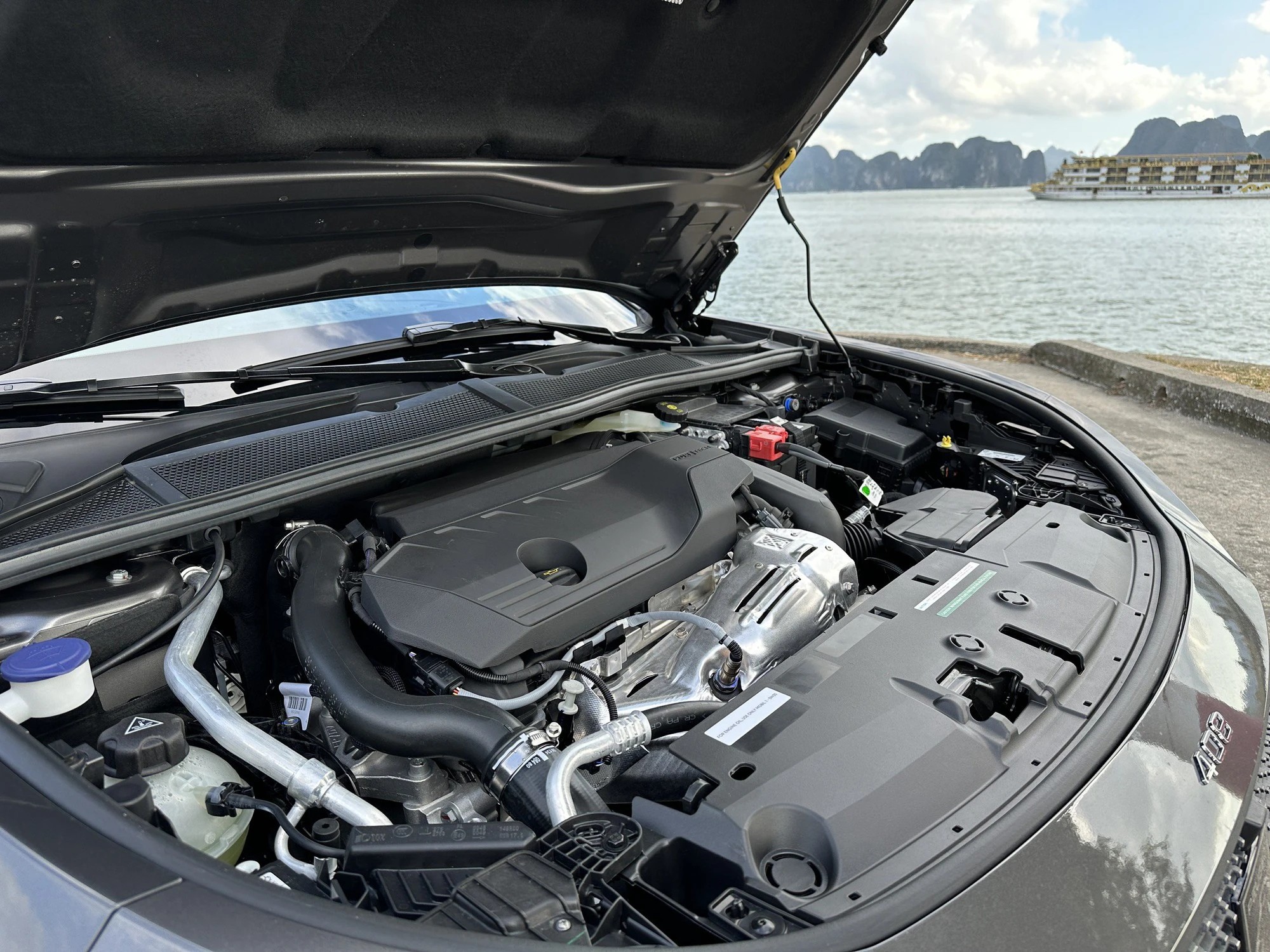 Khối động cơ 1.6L tăng áp với công nghệ hàng đầu khắc phục triệt để độ trễ turbo đặc trưng. Khối động cơ 1.6L tăng áp với công nghệ hàng đầu khắc phục triệt để độ trễ turbo đặc trưng.