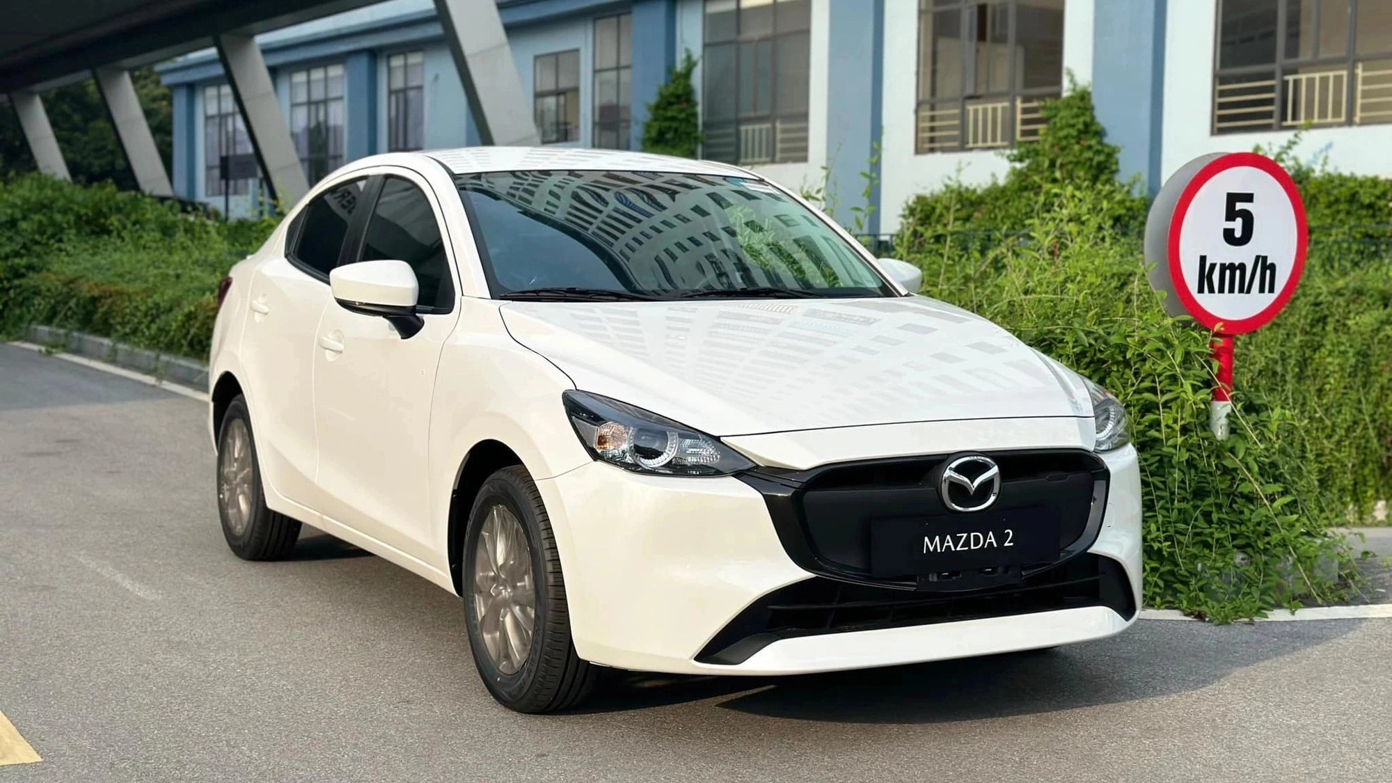 Mazda 2 và Mazda 2 Sport giảm giá phiên bản Premium cao cấp nhất. Mazda 2 và Mazda 2 Sport giảm giá phiên bản Premium cao cấp nhất.