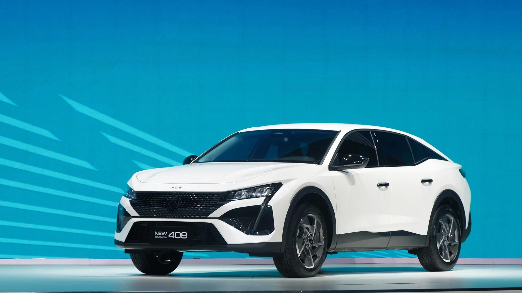 Peugeot 408 mới có thiết kế SUV lai coupe. Peugeot 408 mới có thiết kế SUV lai coupe.