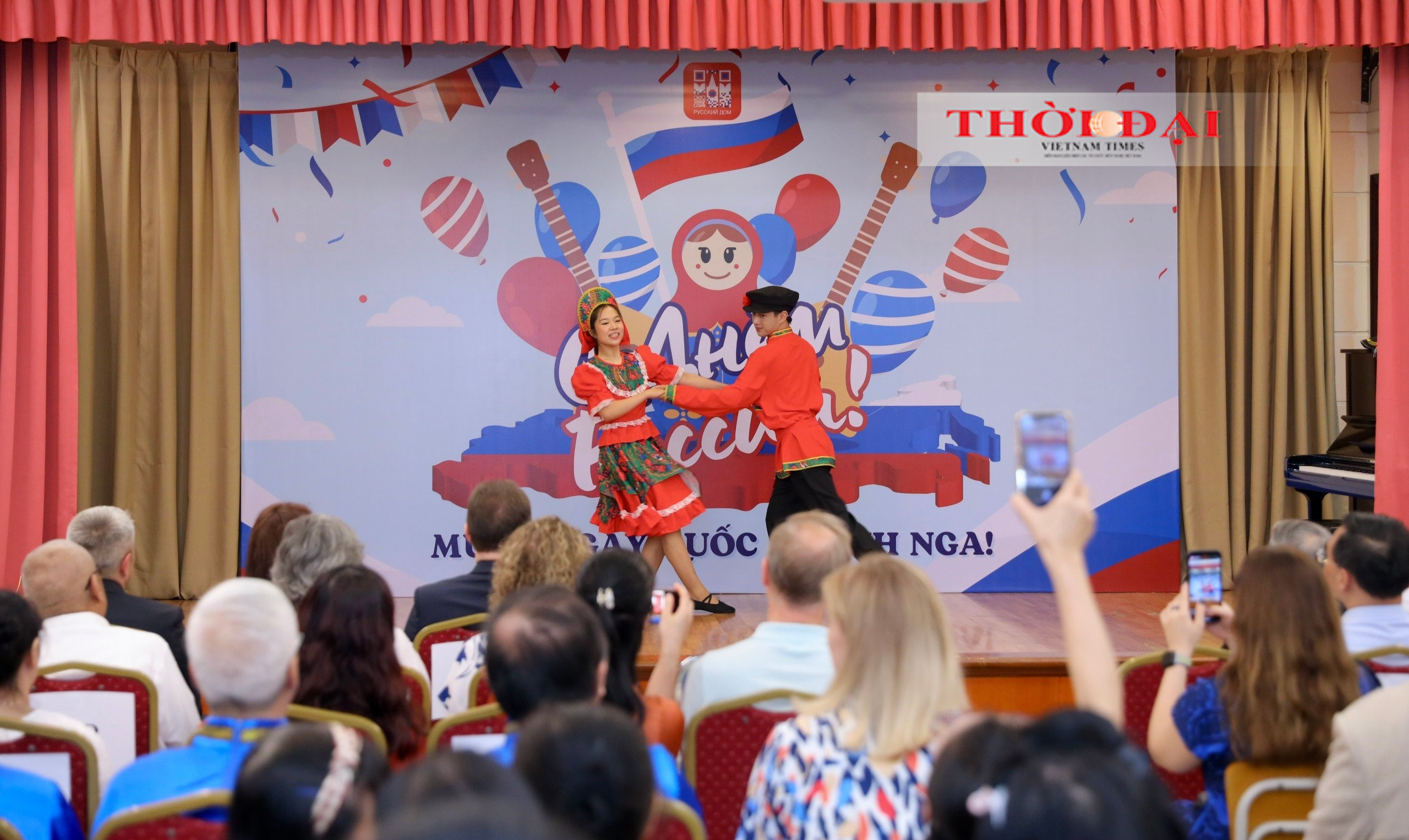 Một tiết mục biểu diễn nghệ thuật tại chương trình. (Ảnh: Đinh Hòa) Một tiết mục biểu diễn nghệ thuật tại chương trình. (Ảnh: Đinh Hòa)