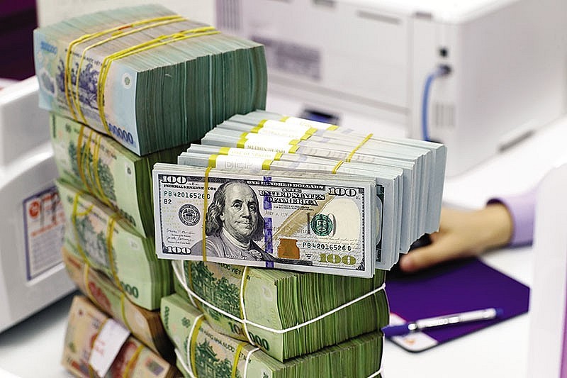 Giá USD ngân hàng tăng kịch trần, giá vàng miếng vẫn đứng im Giá USD ngân hàng tăng kịch trần, giá vàng miếng vẫn đứng im