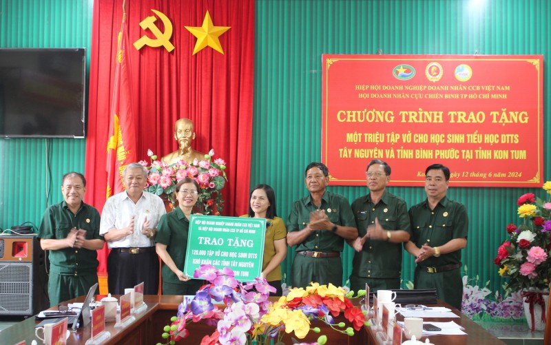 Kon Tum tiếp nhận 120.000 quyển vở dành cho học sinh vùng đồng bào dân tộc thiểu số Kon Tum tiếp nhận 120.000 quyển vở dành cho học sinh vùng đồng bào dân tộc thiểu số