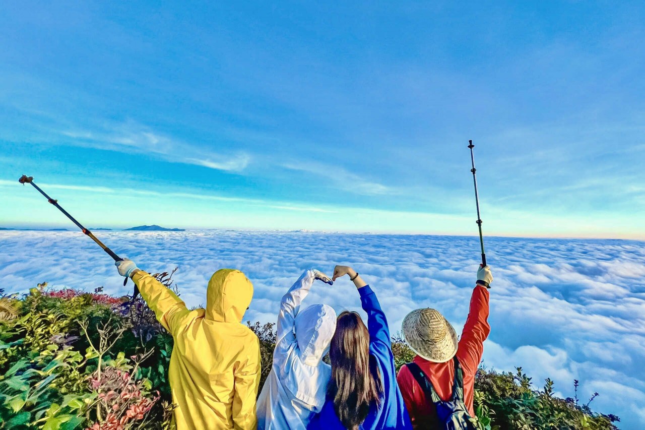 Conquer The Breath-taking Trekking Route Climbing Sa Mu Mountain Peak Conquer The Challenging Trekking Route Of Sa Mu Peak For A Weekend Getaway