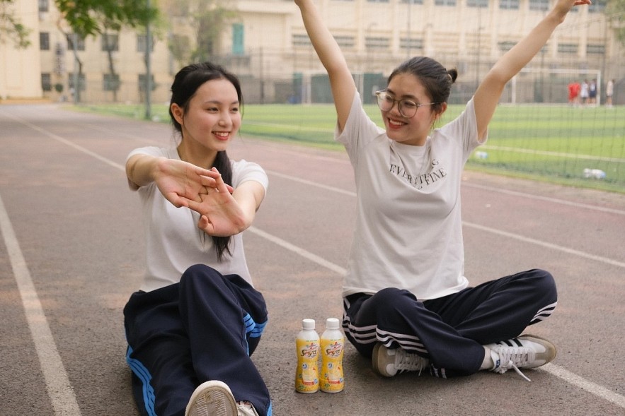 Young people and their ways of “summer chillin’“with convenient nutritious drinks Young people and their ways of “summer chillin’“with convenient nutritious drinks
