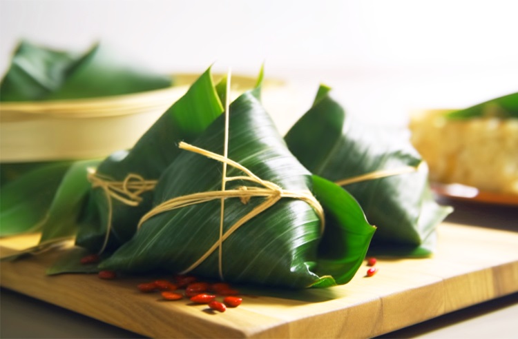 Một bánh chưng nhỏ kế thừa tình hữu nghị Trung-Việt Một bánh chưng nhỏ kế thừa tình hữu nghị Trung-Việt