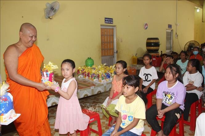 Rộn ràng các lớp học chữ Khmer dịp hè Rộn ràng các lớp học chữ Khmer dịp hè