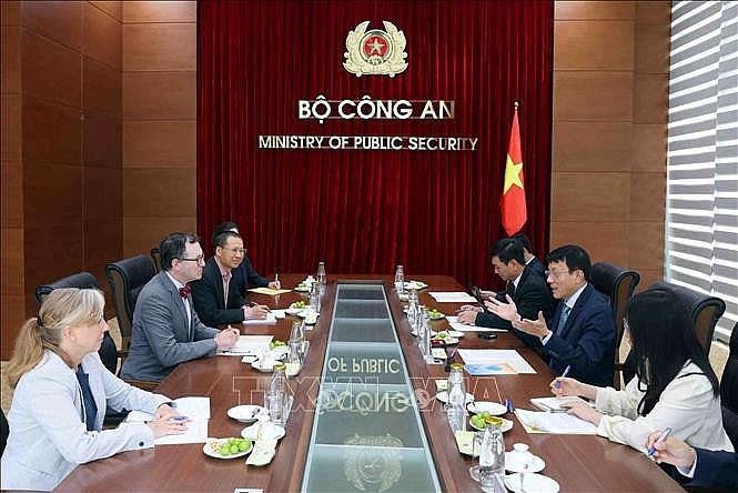 At the working session between Lieutenant General and Minister of Public Security Luong Tam Quang and the delegation from the Information Technology Industry Council. (Photo:VNA) At the working session between Lieutenant General and Minister of Public Security Luong Tam Quang and the delegation from the Information Technology Industry Council. (Photo:VNA)