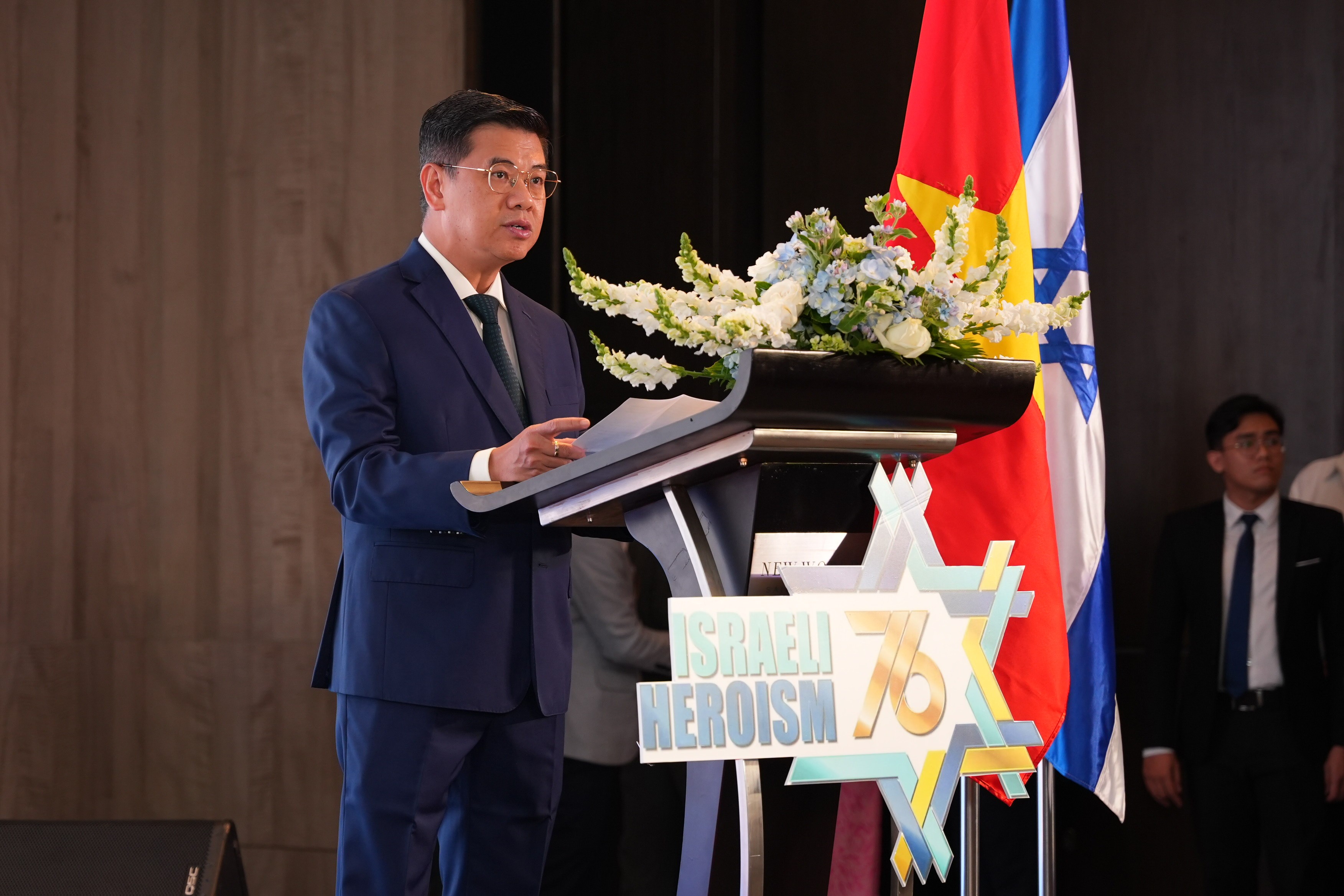 Phó Chủ tịch UBND TP.HCM Nguyễn Văn Dũng phát biểu chúc mừng kỷ niệm 76 năm ngày Độc lập Nhà nước Israel. Phó Chủ tịch UBND TP.HCM Nguyễn Văn Dũng phát biểu chúc mừng kỷ niệm 76 năm ngày Độc lập Nhà nước Israel.