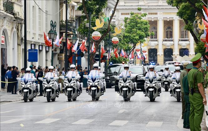 Lễ đón chính thức Tổng thống LB Nga Vladimir Putin thăm cấp Nhà nước tới Việt Nam- Ảnh 1. Lễ đón chính thức Tổng thống LB Nga Vladimir Putin thăm cấp Nhà nước tới Việt Nam- Ảnh 1.