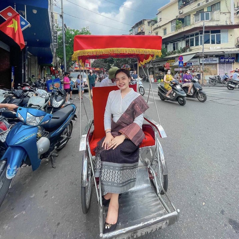 Xaisomphone Sychanthavong, sinh viên năm thứ 2, lớp Chính trị phát triển, khoa Chính trị học, Học viện Báo chí và Tuyên truyền: Xaisomphone Sychanthavong, sinh viên năm thứ 2, lớp Chính trị phát triển, khoa Chính trị học, Học viện Báo chí và Tuyên truyền: